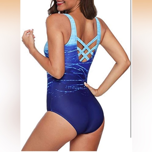 One Piece Athletic Training Swimsuits Swimwear
Racerback Fits Like 10-12/317-bb2 - Picture 2 of 2